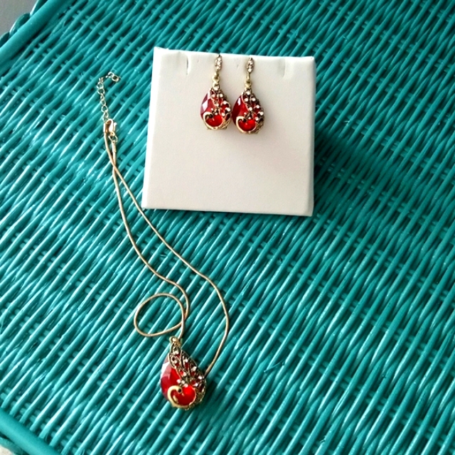 Ruby Red Peacock Set